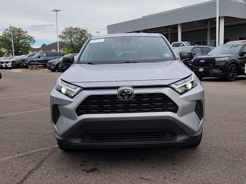 Used 2025 Toyota RAV4 LE AWD/4WD image 5
