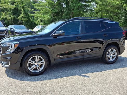 Used 2024 GMC Terrain SLE w/ Driver Convenience Package FWD image 5