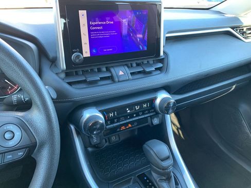 Used 2025 Toyota RAV4 XLE image 18