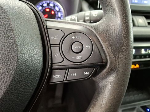 Used 2020 Toyota RAV4 XLE image 18