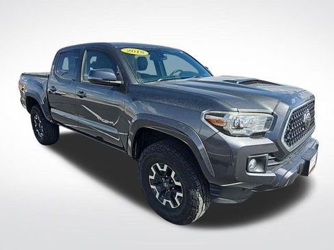 Used 2018 Toyota Tacoma TRD Sport w/ Technology Package image 3
