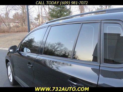 Used 2017 Volkswagen Tiguan Limited w/ Premium Package image 24