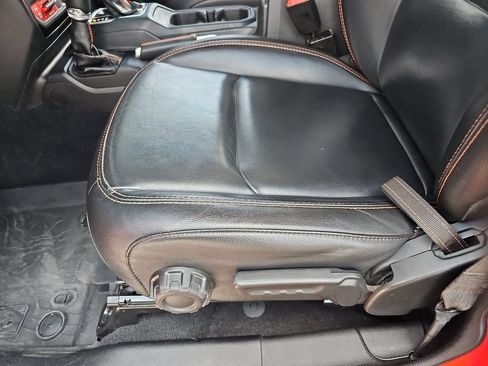 Used 2021 Jeep Gladiator Mojave AWD/4WD image 18