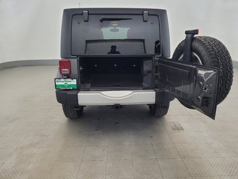 Used 2014 Jeep Wrangler Unlimited Sahara w/ Dual Top Group AWD/4WD image 29