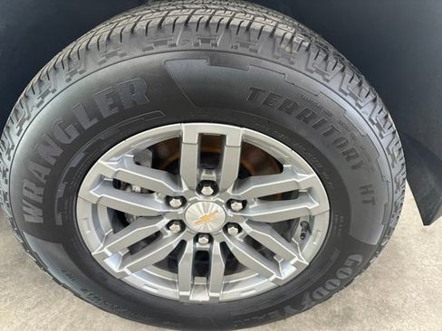 Used 2024 Chevrolet Colorado LT w/ LT Convenience Package II AWD/4WD image 7