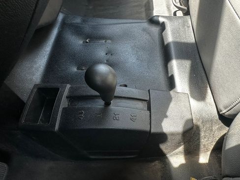 Used 2018 Chevrolet Silverado 2500 W/T AWD/4WD image 36