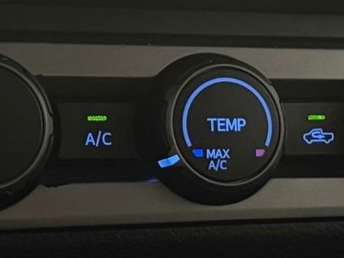 Used 2022 Toyota Tacoma SR w/ SR Convenience Package RWD image 21