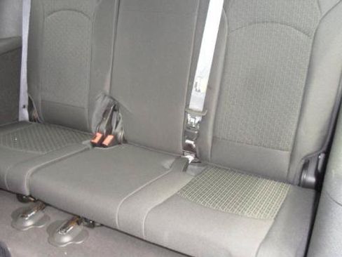 Used 2009 Chevrolet Traverse LT FWD image 16