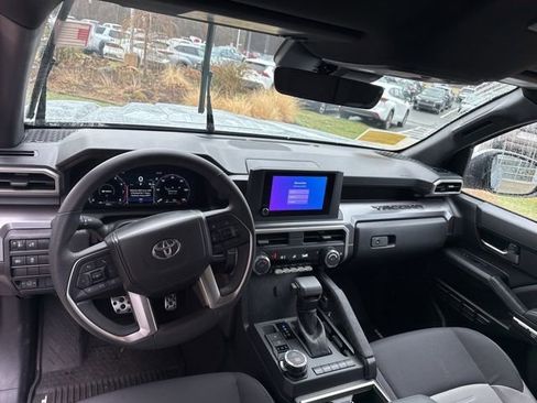 Used 2025 Toyota Tacoma TRD Sport AWD/4WD image 31