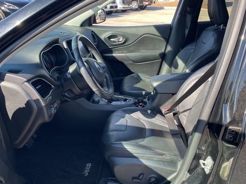 Used 2019 Jeep Cherokee Limited w/ Trailer Tow Group AWD/4WD image 9
