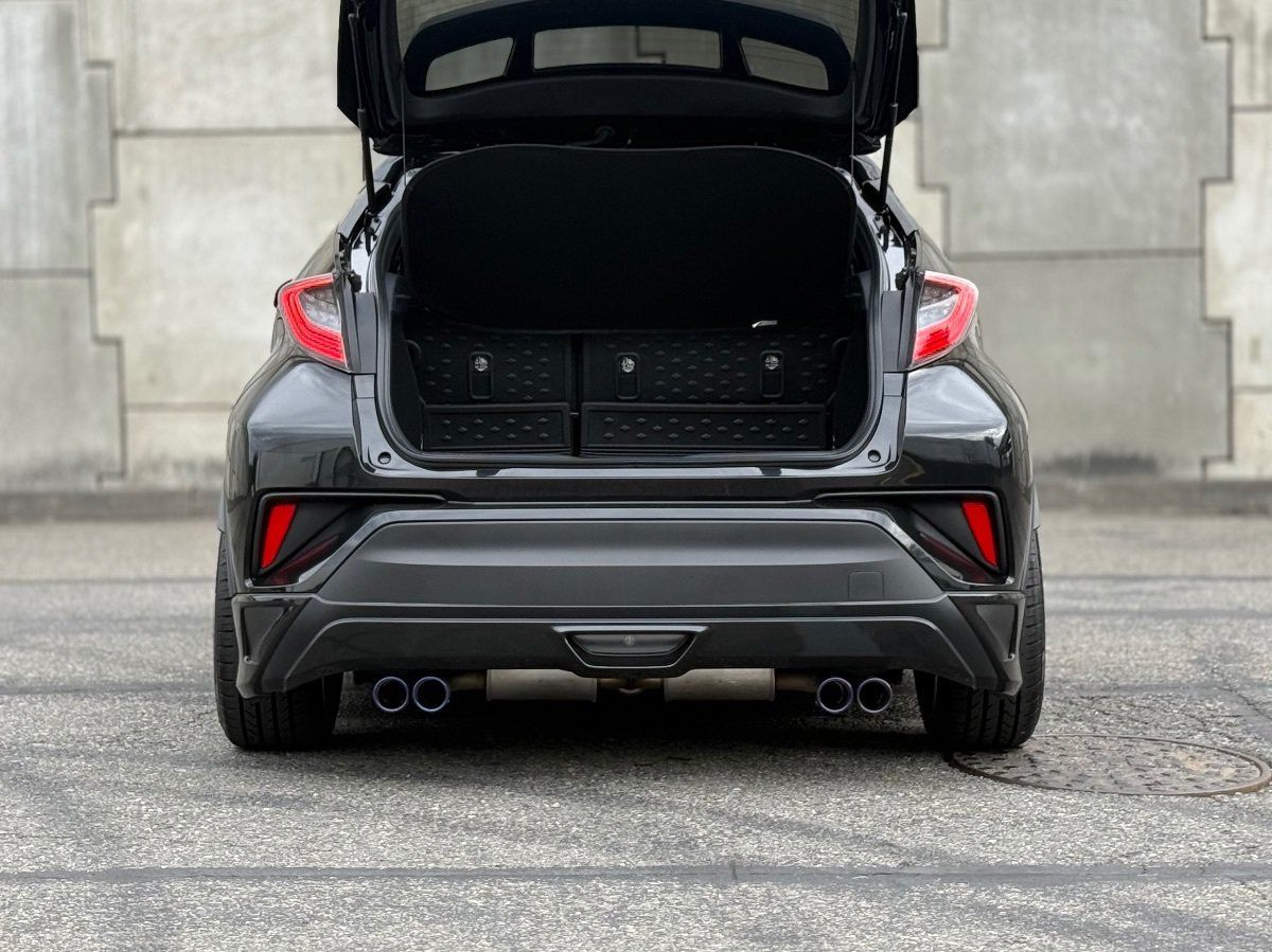 Used 2019 Toyota C-HR Limited FWD image 5