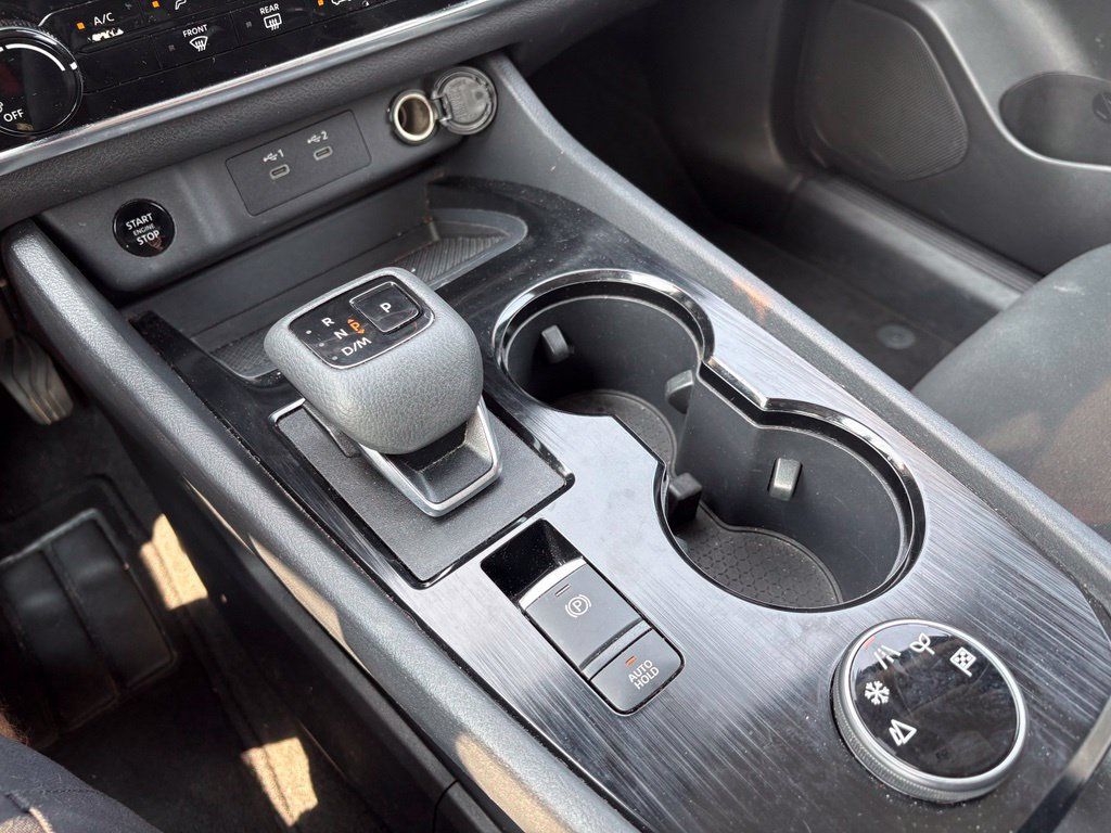 Used 2024 Nissan Rogue S AWD/4WD image 26