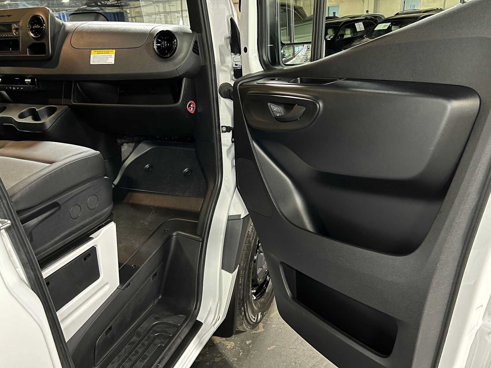 Used 2025 Mercedes-Benz Sprinter 2500 image 11