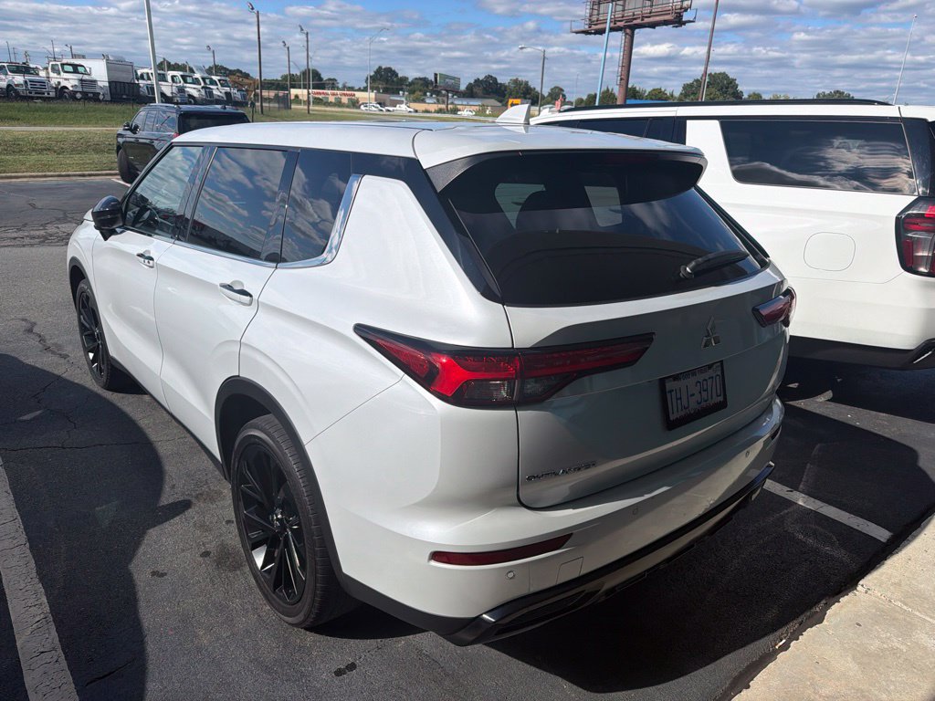 Used 2023 Mitsubishi Outlander SE Black Edition AWD/4WD image 5