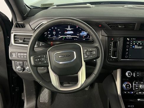 Used 2024 GMC Yukon XL Denali image 13