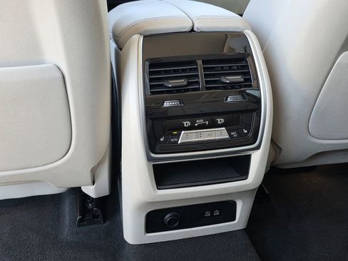 Used 2024 BMW X7 xDrive40i w/ Executive Package image 18