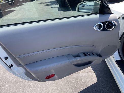 Used 2007 Nissan 350Z Touring image 10