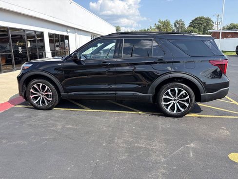 Used 2023 Ford Explorer ST-Line AWD/4WD image 8