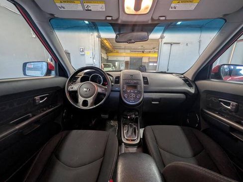 Used 2013 Kia Soul + FWD image 31