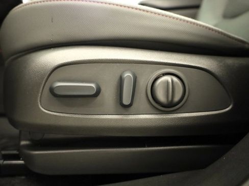 Used 2023 Chevrolet TrailBlazer RS w/ Sun and Liftgate Package image 11