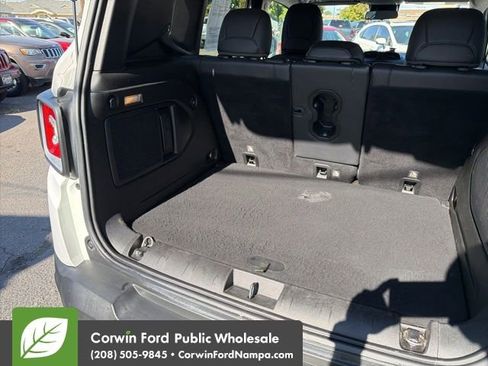 Used 2015 Jeep Renegade Trailhawk w/ Premium Leather Group AWD/4WD image 31