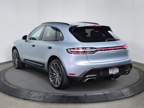Certified 2025 Porsche Macan image 3
