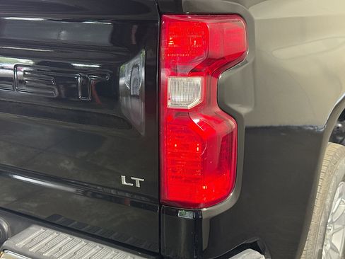 Used 2021 Chevrolet Silverado 1500 LT RWD image 33