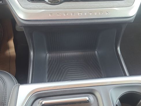 Used 2025 Ford Expedition Platinum AWD/4WD image 23