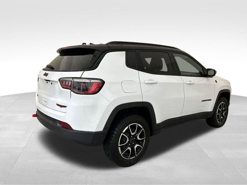 Used 2025 Jeep Compass Trailhawk AWD/4WD image 5