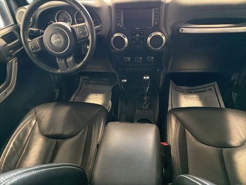 Used 2017 Jeep Wrangler Unlimited Rubicon w/ Connectivity Group AWD/4WD image 13