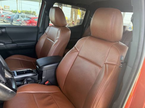 Used 2017 Toyota Tacoma TRD Sport w/ Premium & Technology Package RWD image 12