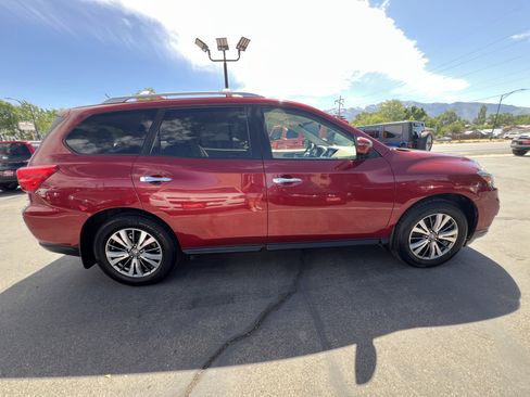 Used 2017 Nissan Pathfinder S AWD/4WD image 4