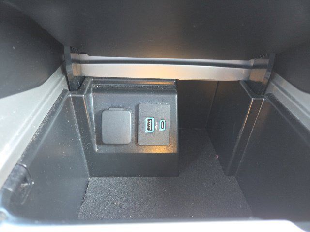 Used 2024 Ford Explorer XLT w/ Equipment Group 202A RWD image 32