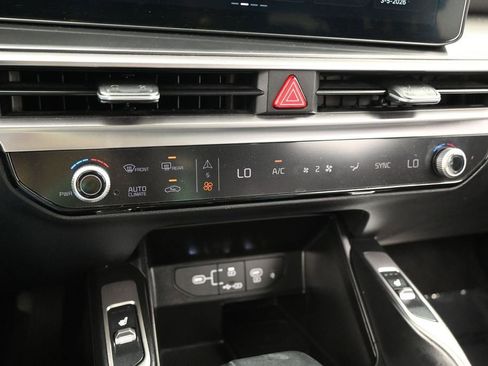 Used 2025 Kia Sorento S FWD image 23