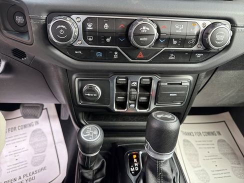 Used 2025 Jeep Wrangler Sahara 4xe image 21