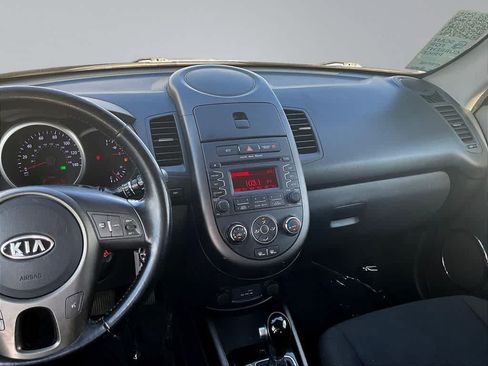 Used 2013 Kia Soul + FWD image 11