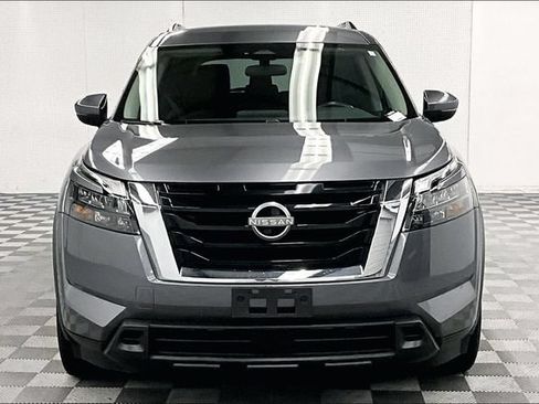 Used 2025 Nissan Pathfinder SV FWD image 4