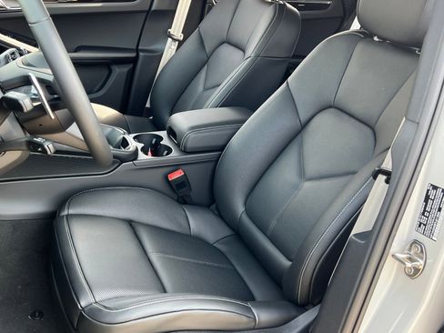 New 2026 Porsche Macan image 5