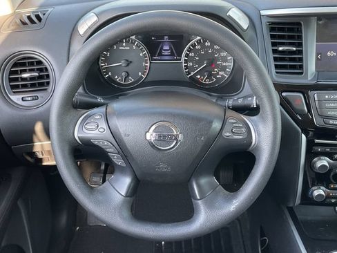 Used 2017 Nissan Pathfinder S FWD image 11