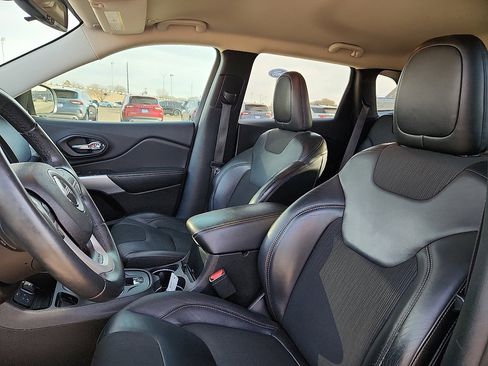 Used 2018 Jeep Cherokee Latitude Plus image 7