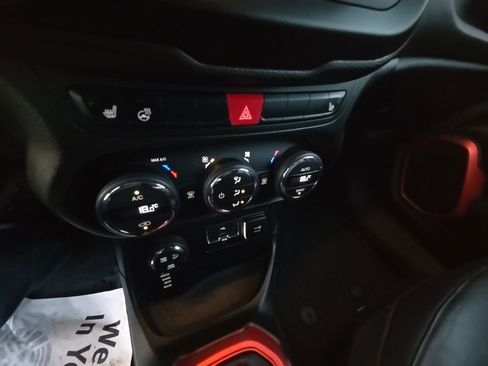 Used 2016 Jeep Renegade Trailhawk w/ Premium Trailhawk Package image 20