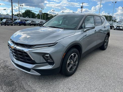 Certified 2025 Chevrolet Blazer LT FWD image 2