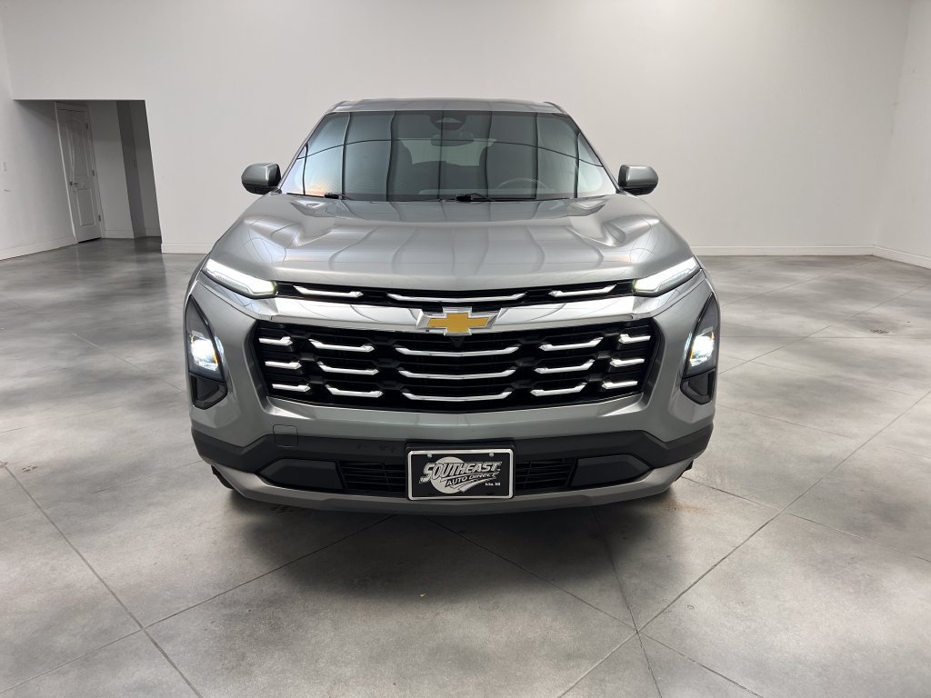 Used 2025 Chevrolet Equinox LT FWD image 3