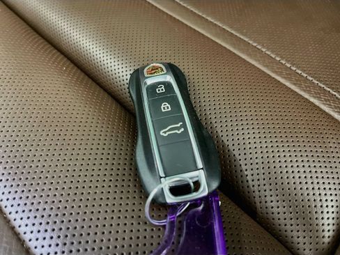 Used 2023 Porsche Cayenne S AWD/4WD image 23