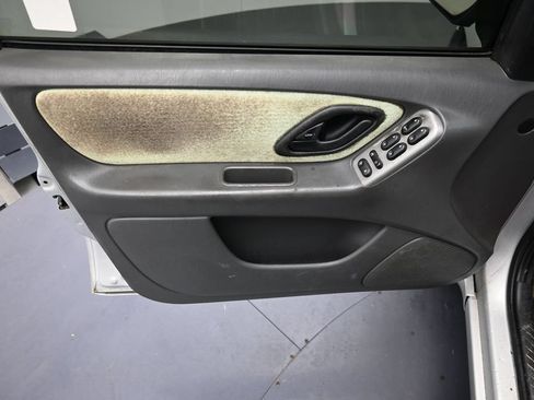 Used 2003 Ford Escape Limited FWD image 9