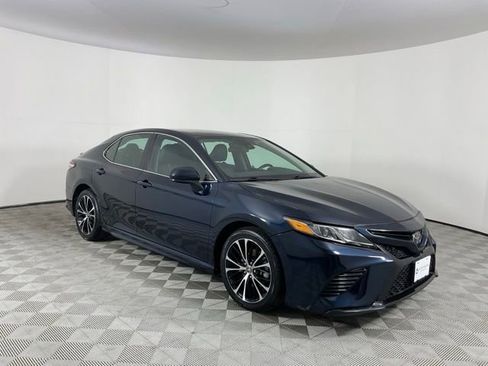 Used 2020 Toyota Camry SE w/ Carpet Mat Package FWD image 3