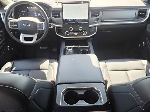 Used 2024 Ford Expedition XLT RWD image 11