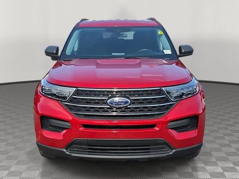 Certified 2024 Ford Explorer XLT RWD image 2