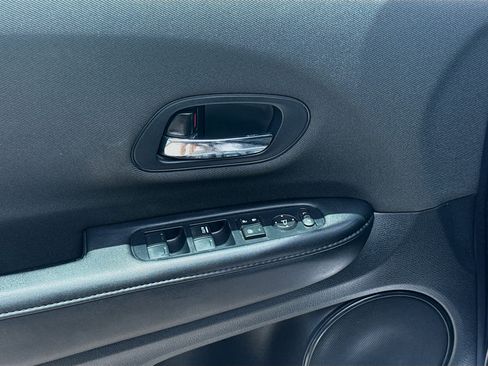 Used 2021 Honda HR-V LX image 16