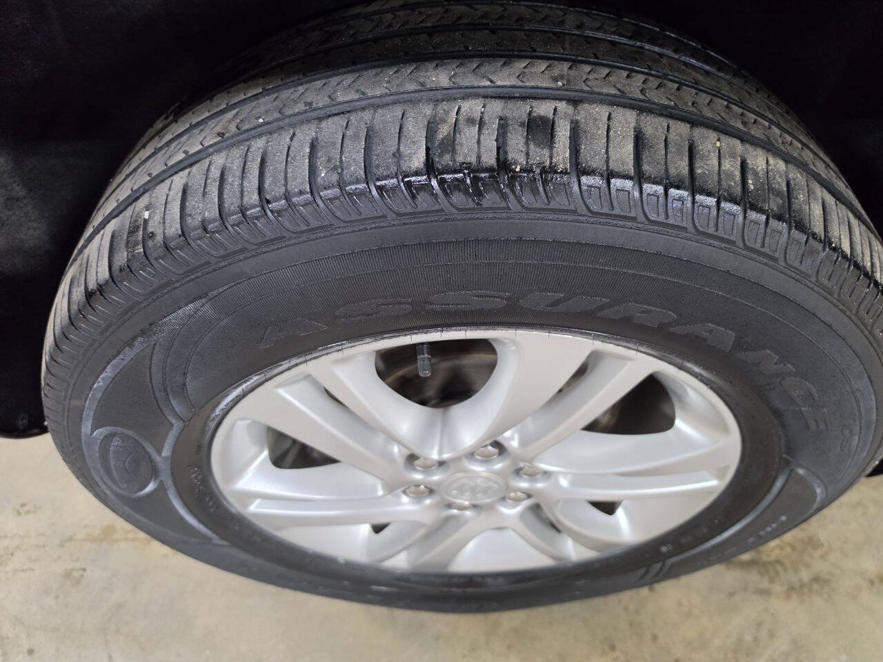 Used 2018 Buick Enclave Essence AWD/4WD image 11